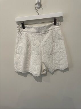 Olivaceous White Lace High-Waist Scallop Hem Shorts